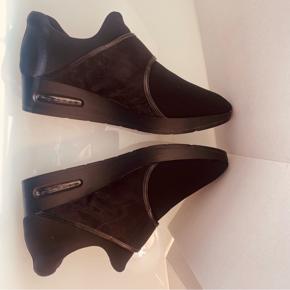 DKNY Black Athletic Shoes with Textured Knit Upper Size 9.5M - Picture 6 of 9